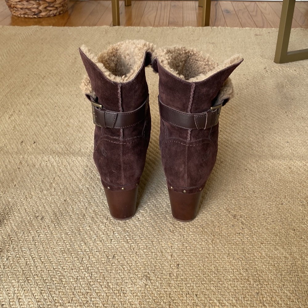 Genuine Ugg boots - Picture 8 of 9
